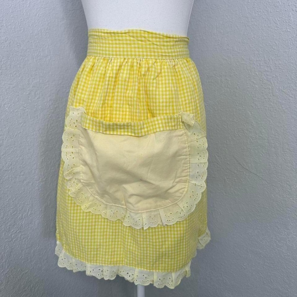 Vintage Yellow gingham apron with lace trim, pockets and elastic waist kitchen